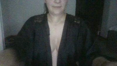 Adela webcam model stream image