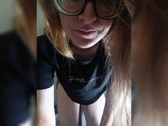 Mmmmyyyyrrrr webcam model stream image