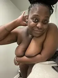 fantasygyal webcam stripchat model stream image