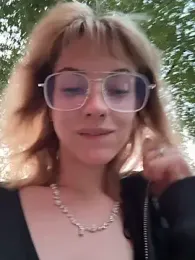 Only_April webcam model stream image