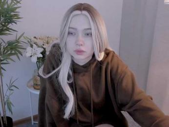 DragonFlya webcam bongacams model stream image