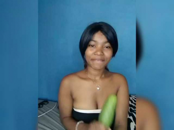 Maylis18 webcam model stream image