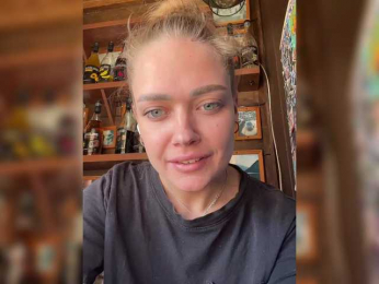 HollyGolightly webcam model stream image
