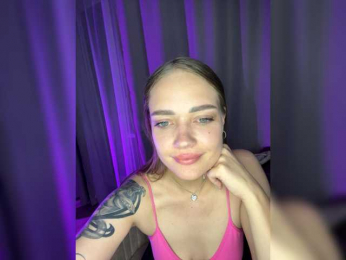 HollyGolightly webcam bongacams model stream image