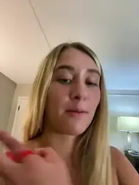 Kaylayoung12 webcam model stream image