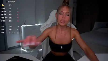 Evelinka webcam model stream image