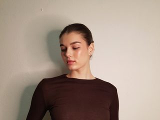 Elvina Greenhouse webcam model stream image