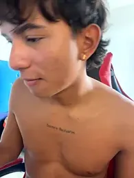 Leonarrrd_01 webcam model stream image