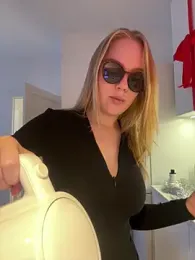 Little_Forest_ELF webcam model stream image