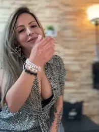 _Abril-Office1 webcam model stream image