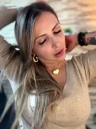 _Abril-Office1 webcam model stream image