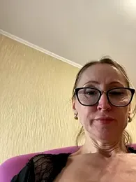 LauraDavis webcam model stream image
