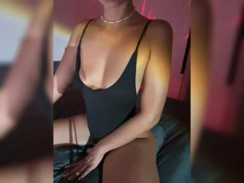 Onlifashka webcam model stream image