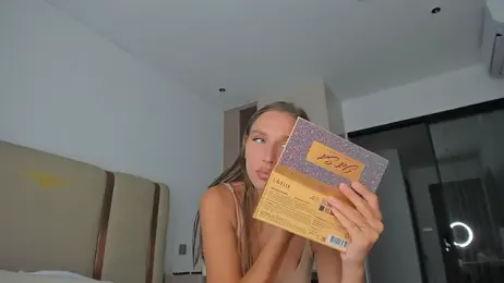 SofiClimbing webcam model stream image