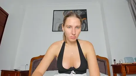 SofiClimbing webcam model stream image