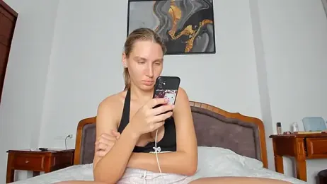 SofiClimbing webcam model stream image