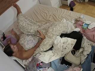 voyeurcam-julmodels-greybed-1 webcam model stream image