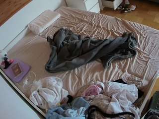 voyeurcam-julmodels-greybed-1 webcam model stream image