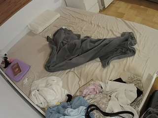 voyeurcam-julmodels-greybed-1 webcam model stream image