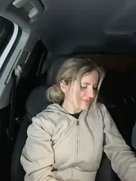 Holly-Glamour webcam stripchat model stream image