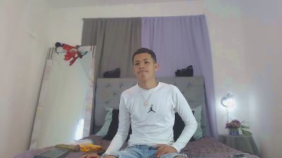 PhillipCox webcam cam4 model stream image