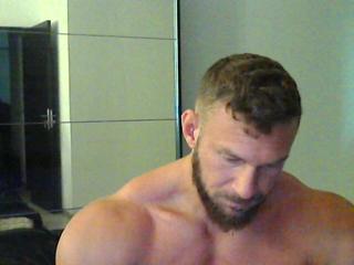 Kevin Muscle webcam model stream image