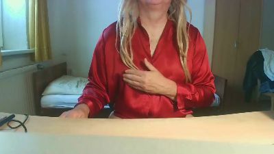 ShinyLarissa webcam model stream image