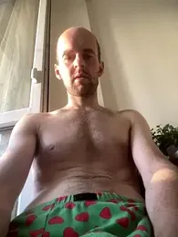 LynnAhNight webcam model stream image
