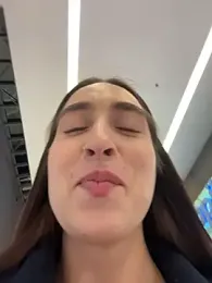 Holly_Play webcam model stream image