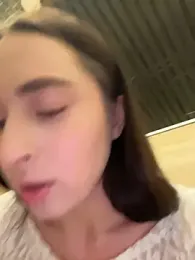 Holly_Play webcam model stream image