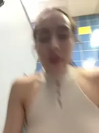 Holly_Play webcam model stream image