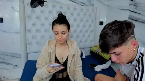 Ari_and_Storm webcam model stream image