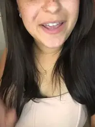 Julia_Hotwife webcam model stream image