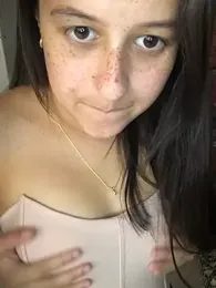 Julia_Hotwife webcam model stream image