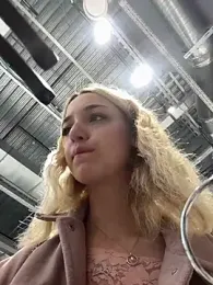 DollyTall webcam model stream image