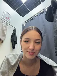 DollyTall webcam model stream image