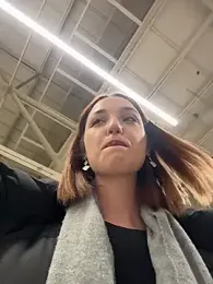 DollyTall webcam model stream image