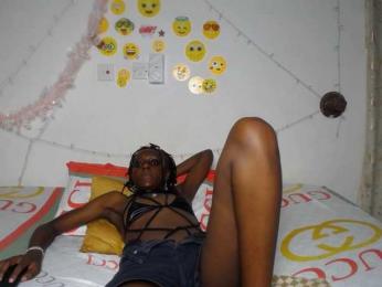 QueenAria webcam model stream image