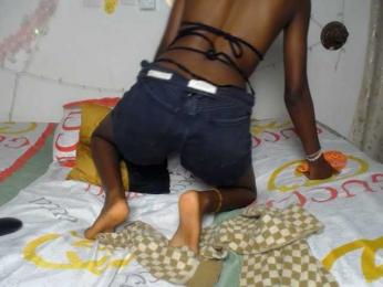 QueenAria webcam model stream image