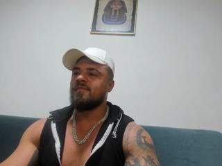 Tiberius Hunk webcam model stream image