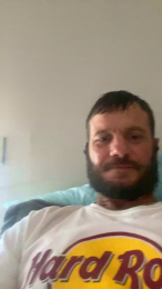 Upbutnotcrazy webcam model stream image