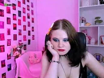 nika_pearl webcam model stream image