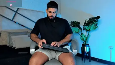 noah_crux webcam model stream image