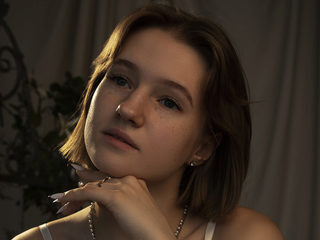Elva Helme webcam model stream image