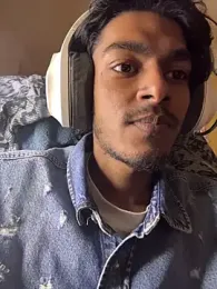 RavenKisses webcam model stream image