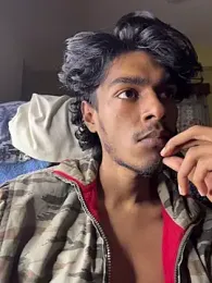 RavenKisses webcam model stream image