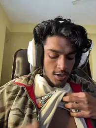 RavenKisses webcam model stream image