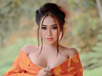 YazmineFox webcam model stream image
