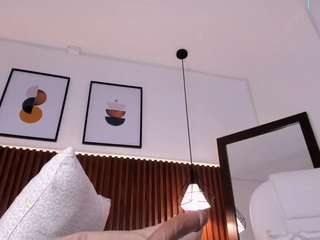 emma-white001 webcam model stream image