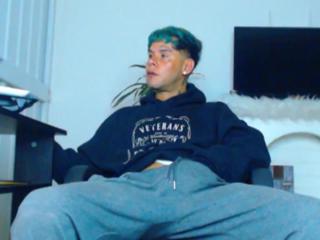 Derryck webcam model stream image